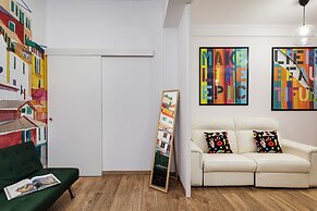 Art and Comfort near Lomellini Street