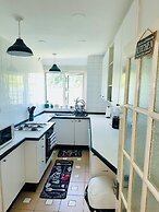 Bromley Bliss Apartment Getaway