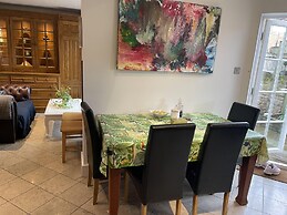 Traditional Elegant Spacious English Home, 4bdr