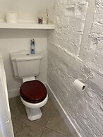 Traditional Elegant Spacious English Home, 4bdr