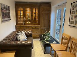 Traditional Elegant Spacious English Home, 4bdr