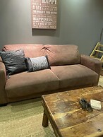 Traditional Elegant Spacious English Home, 4bdr