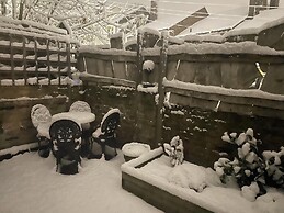 Traditional Elegant Spacious English Home, 4bdr