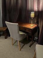 Traditional Elegant Spacious English Home, 4bdr