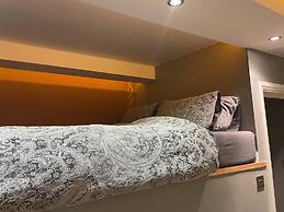 Traditional Elegant Spacious English Home, 4bdr