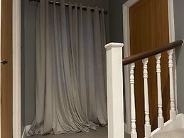 Traditional Elegant Spacious English Home, 4bdr