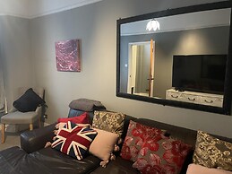 Traditional Elegant Spacious English Home, 4bdr