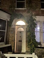 Traditional Elegant Spacious English Home, 4bdr