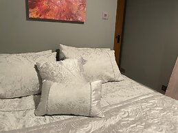 Traditional Elegant Spacious English Home, 4bdr