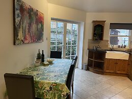 Traditional Elegant Spacious English Home, 4bdr