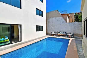 Cozy Stay with onsite Pool Near Malecon