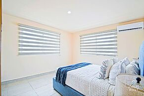 Cozy Stay with onsite Pool Near Malecon