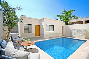 Cozy Stay with onsite Pool Near Malecon