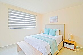 Cozy Stay with onsite Pool Near Malecon