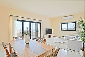 Cozy Stay with onsite Pool Near Malecon