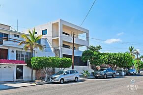 Cozy Stay with onsite Pool Near Malecon