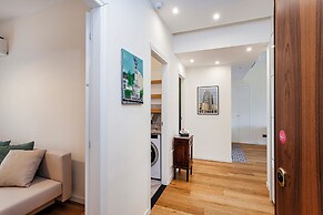 Bright Shelley Apartment