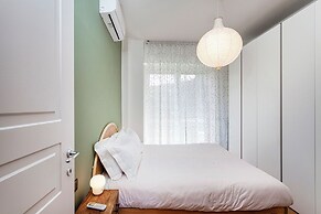 Bright Shelley Apartment