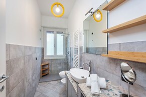 Bright Shelley Apartment