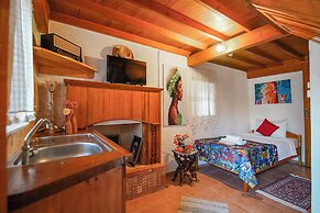 MADAM AFRODİT KONUKEVİ