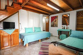 MADAM AFRODİT KONUKEVİ