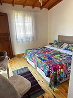 MADAM AFRODİT KONUKEVİ