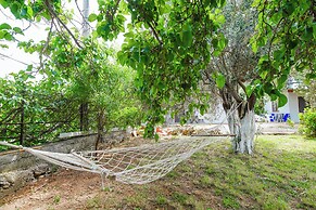 MADAM AFRODİT KONUKEVİ