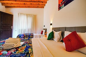 MADAM AFRODİT KONUKEVİ