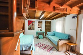 MADAM AFRODİT KONUKEVİ