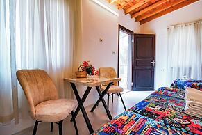 MADAM AFRODİT KONUKEVİ