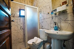 MADAM AFRODİT KONUKEVİ