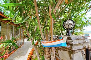 MADAM AFRODİT KONUKEVİ