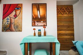 MADAM AFRODİT KONUKEVİ