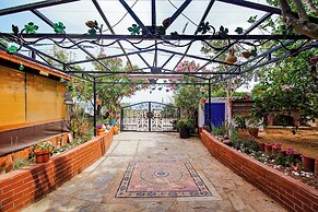 MADAM AFRODİT KONUKEVİ