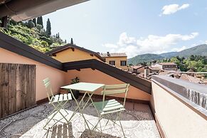 Sui tetti di Bellagio by Wonderful Italy