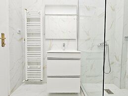 Athens Divas One Paradise