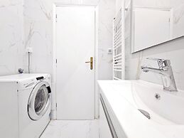 Athens Divas One Paradise