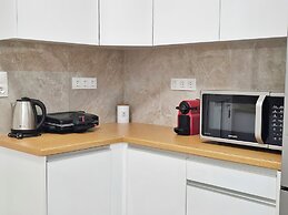 Athens Divas One Paradise