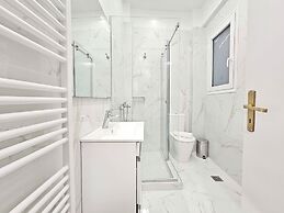 Athens Divas One Paradise