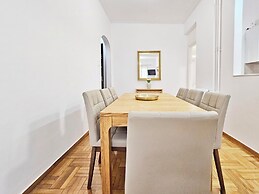 Athens Divas One Paradise