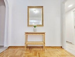 Athens Divas One Paradise