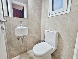 Athens Divas One Paradise