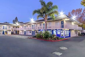 Studio 6 Hayward, Ca – Silicon Valley Gateway