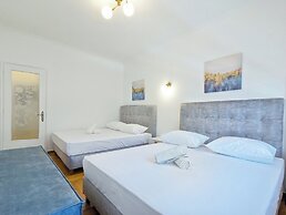 Athens Divas Velvet Gold Suites