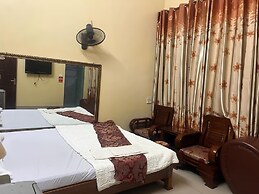 Hoang Gia Hotel 150 Nghi Tam HN-BayLux