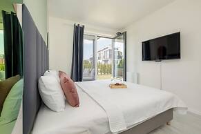 Paraiso Apartment With Pool by Renters