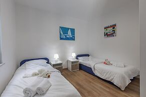 Beachside House Lara