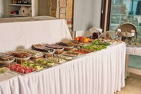 Mia Hill Suites