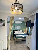 Mia Hill Suites