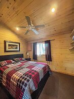 Ahmic Lake Resort's Black Bear Cottage